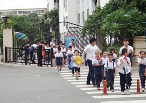 校园门口放学拥挤设计方案